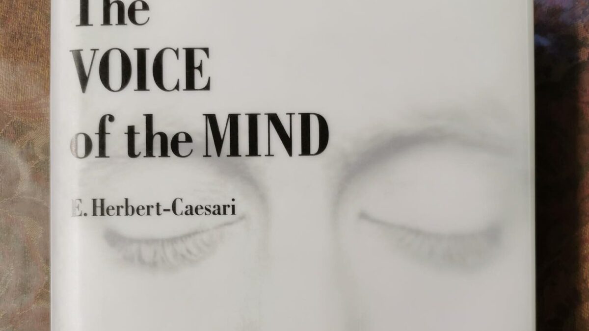 メルカリでレア本をゲットしました📚✨ずっと探していたチェザリーの名著 「The Voice of Mind」